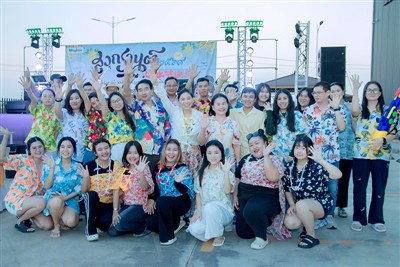 Pohľad prvej-osoby na festival Maytree Songkran – scéna bola neuveriteľne živá!